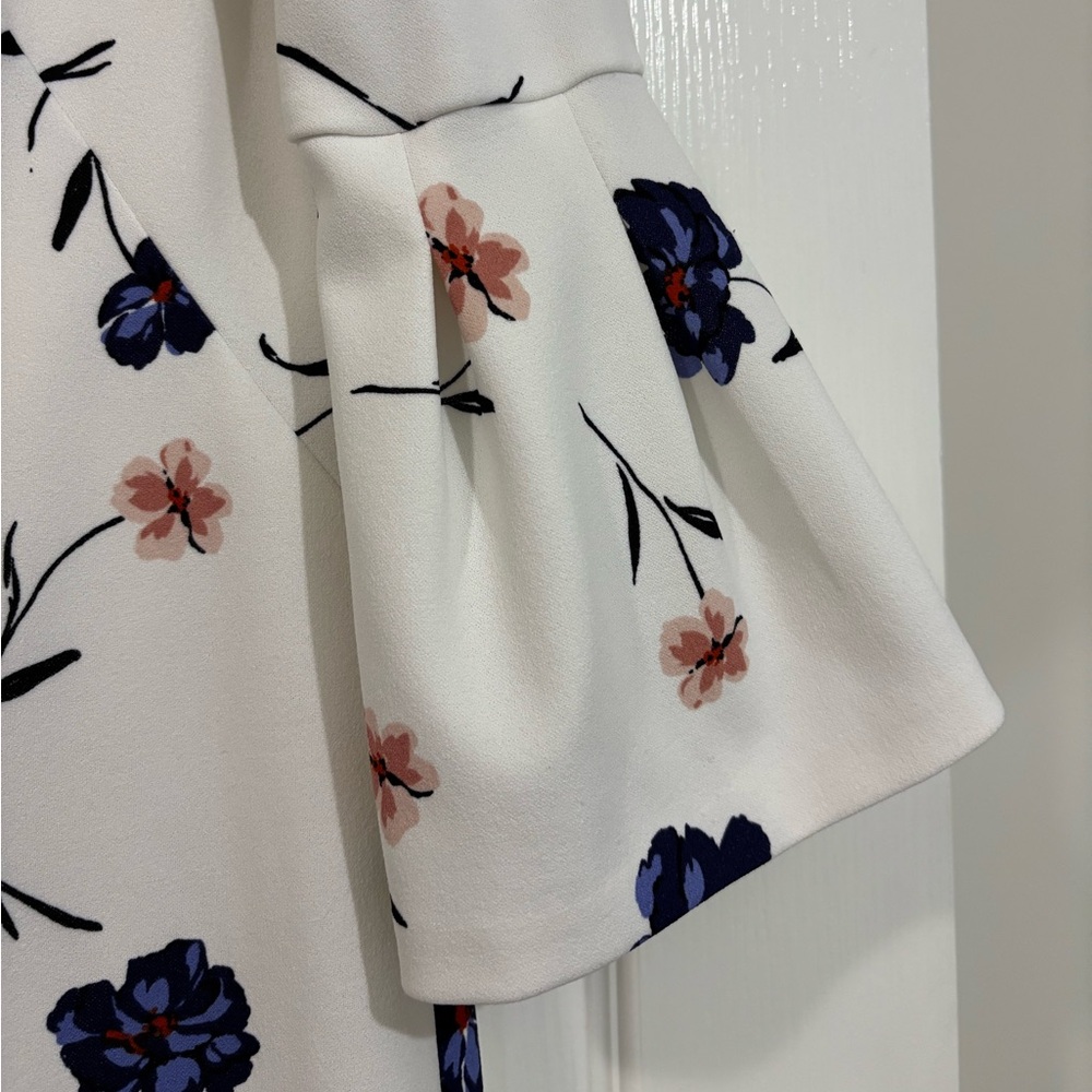 Lauren Ralph Lauren Women’s Floral Bell Sleeve Shift Dress, 6 - Picture 3 of 9